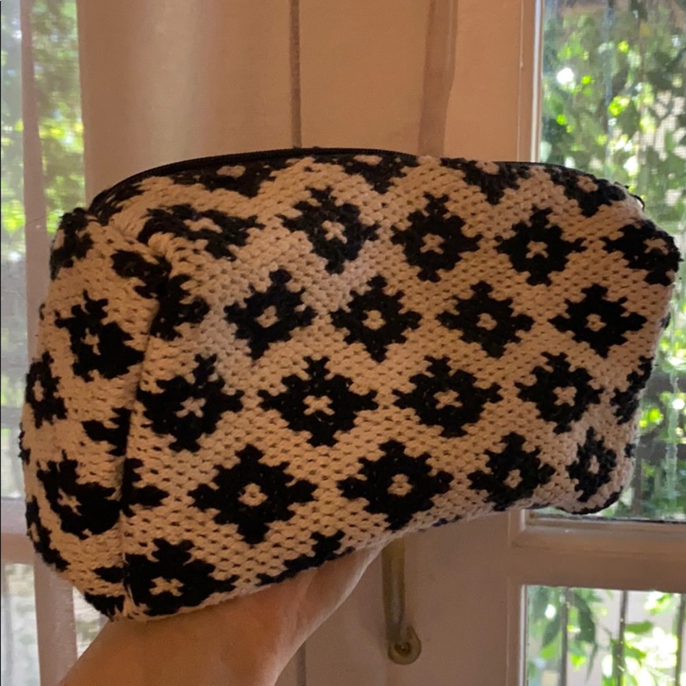 Knitted Pochette